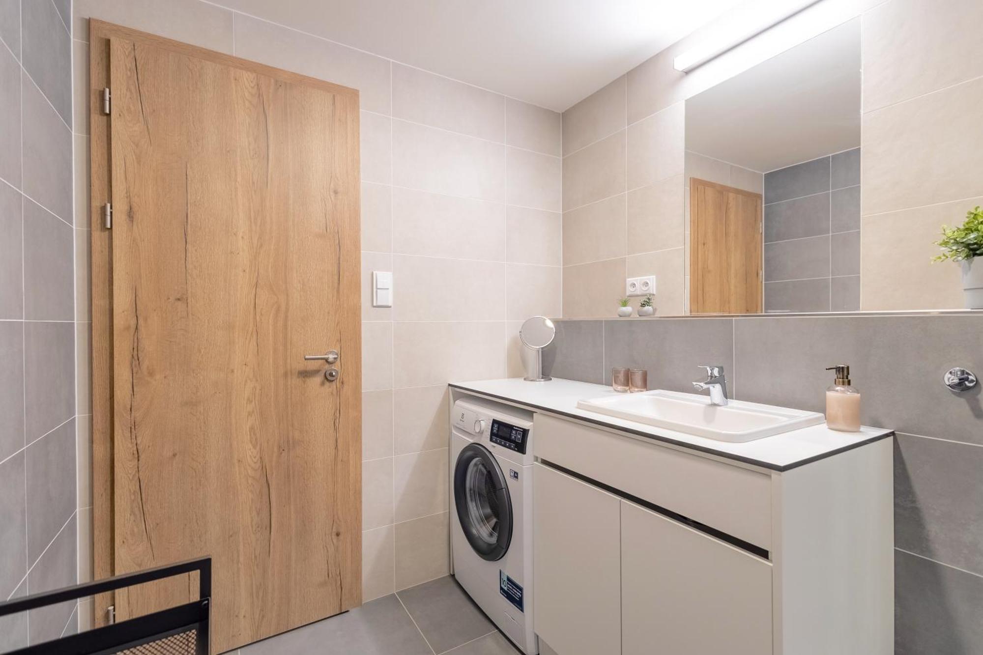 Bright 2Br - 5Th Floor, Balcony, Free Parking By Gravity Prague Leilighet Eksteriør bilde
