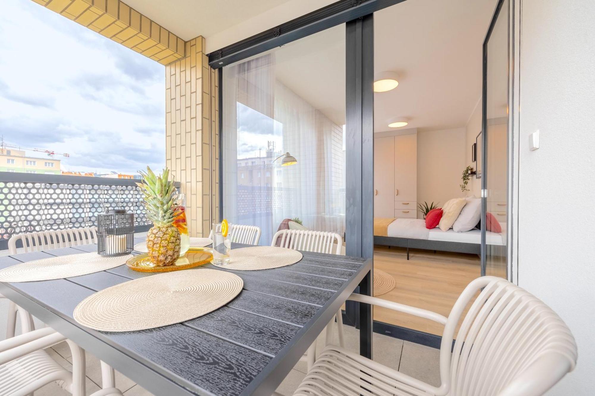 Bright 2Br - 5Th Floor, Balcony, Free Parking By Gravity Prague Leilighet Eksteriør bilde
