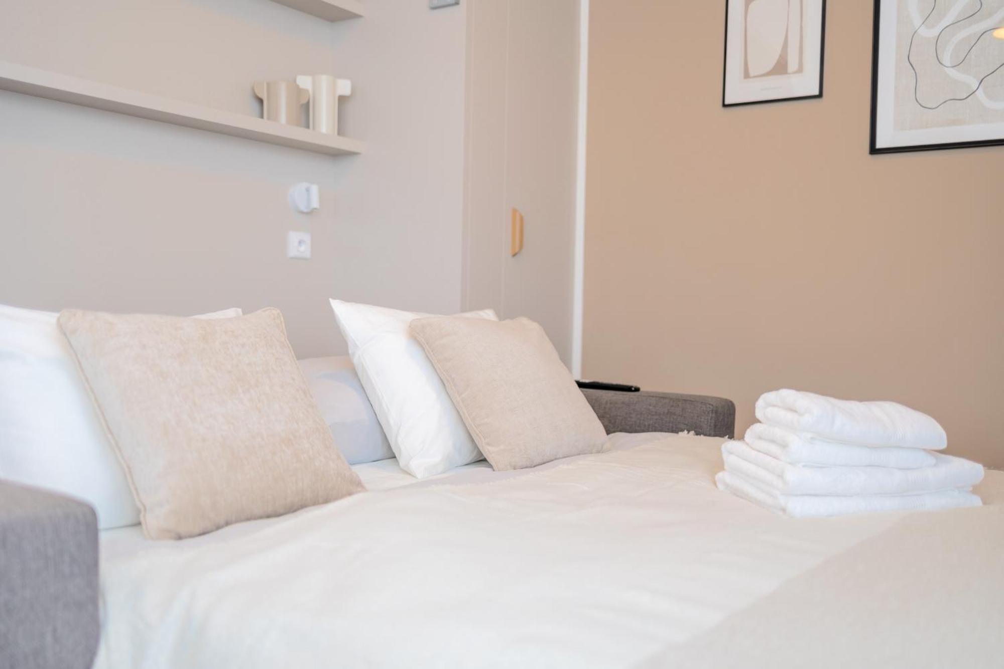 Bright 2Br - 5Th Floor, Balcony, Free Parking By Gravity Prague Leilighet Eksteriør bilde