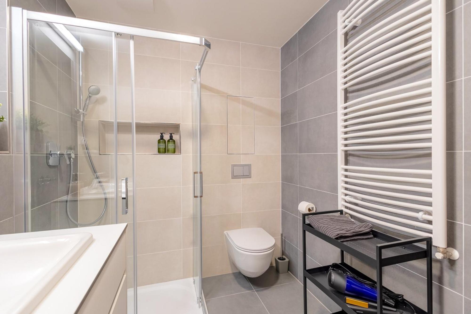 Bright 2Br - 5Th Floor, Balcony, Free Parking By Gravity Prague Leilighet Eksteriør bilde